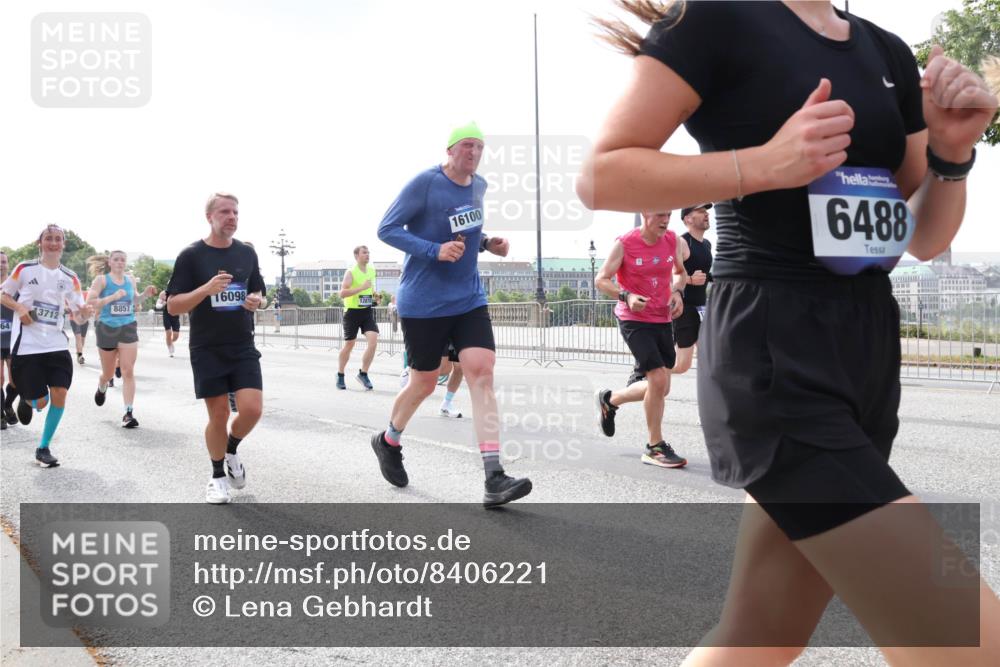 29.06.2025 - hella hamburg halbmarathon Lena Gebhardt http://msf.ph/oto/8406221 29.06.2025 10:16:40 Lombardsbrücke 64, 3712, 8857, 16098, 12872, 16100, 6488, 1117, 1212, 1240, 1244, 1403, 1599, 1602, 1825, 2347, 2835, 2912, 3030, 3088, 3134, 3156, 3176, 3450, 3484, 3648, 3687, 4478, 4583, 4637, 5036, 5037, 5294, 6024, 6328, 6488, 6742, 6941, 6948, 7114, 7115, 7158, 7358, 7360, 7753, 7924, 8295, 8317, 8513, 8597, 8619, 8645, 8707, 8847, 8857, 9091, 9208, 9332, 9492, 9628, 9664, 9676, 9810, 9881, 10076, 10139, 10141, 10183, 10232, 11344, 11345 meine-sportfotos.de