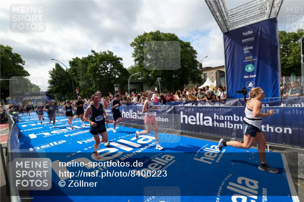 29.06.2025 - hella hamburg halbmarathon Zöllner http://msf.ph/oto/8406223 29.06.2025 10:41:10 Ziel 1136, 2568, 2949, 3618, 4380, 4871, 5709, 6683, 8122, 9358, 9659, 9815, 13268, 17100, 17620, 17971, 18045, 18049 meine-sportfotos.de
