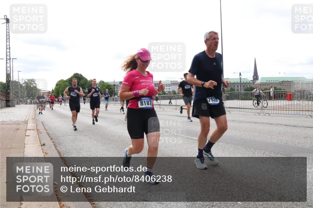 29.06.2025 - hella hamburg halbmarathon Lena Gebhardt http://msf.ph/oto/8406238 29.06.2025 10:24:23 Lombardsbrücke 8297, 7021, 8187, 7920, 1005, 1009, 1064, 1352, 1389, 1395, 1444, 2132, 2280, 2477, 2944, 3013, 3053, 3113, 3132, 3185, 3285, 3421, 3579, 3786, 4111, 4162, 4221, 4464, 4597, 4684, 4719, 4993, 5039, 5138, 5258, 5260, 5661, 5829, 5830, 5954, 6261, 6478, 6524, 6526, 6570, 7013, 7426, 7528, 7920, 7975, 8141, 8167, 8187, 8297, 8502, 8717, 9063, 9217, 10907, 11306, 11347, 11415, 11651, 12070, 12210, 12303, 13111, 13113, 13380, 13573, 13638, 13711, 14143, 15975 meine-sportfotos.de