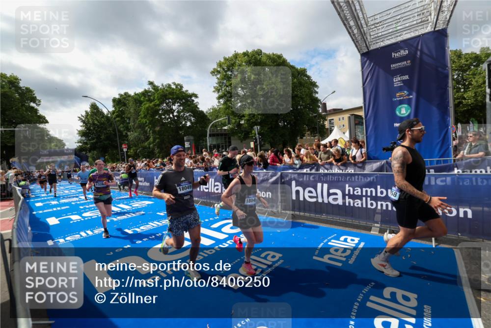 29.06.2025 - hella hamburg halbmarathon Zöllner http://msf.ph/oto/8406250 29.06.2025 10:41:12 Ziel 1136, 2568, 3332, 3618, 4205, 4380, 4871, 5709, 8122, 9358, 9659, 9815, 10375, 12895, 13268, 17100, 17620, 17834, 18045, 18049 meine-sportfotos.de
