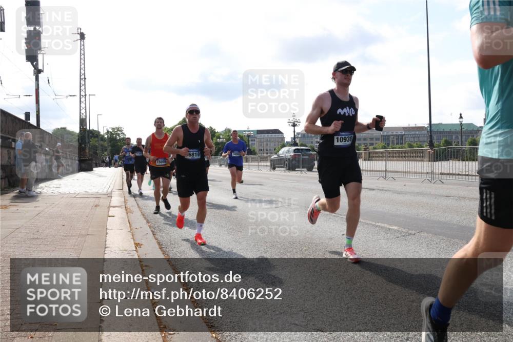 29.06.2025 - hella hamburg halbmarathon Lena Gebhardt http://msf.ph/oto/8406252 29.06.2025 09:49:39 Lombardsbrücke 134, 17310, 6819, 3282, 15095, 10930, 1343, 1445, 1975, 2324, 2573, 2745, 2750, 2849, 2949, 2980, 3014, 3116, 3136, 3282, 3431, 4148, 4303, 4318, 4425, 4528, 4766, 5050, 5648, 5889, 6095, 6149, 6771, 7035, 7109, 7229, 7796, 8358, 8370, 8465, 9264, 9265, 9296, 9686, 9914, 10369, 10680, 10930, 11765, 11952, 12098, 12839, 13141, 13158, 13190, 13800, 13900, 14077, 14204, 14311, 14359, 14374, 14629, 14667, 14688, 14789, 15094 meine-sportfotos.de