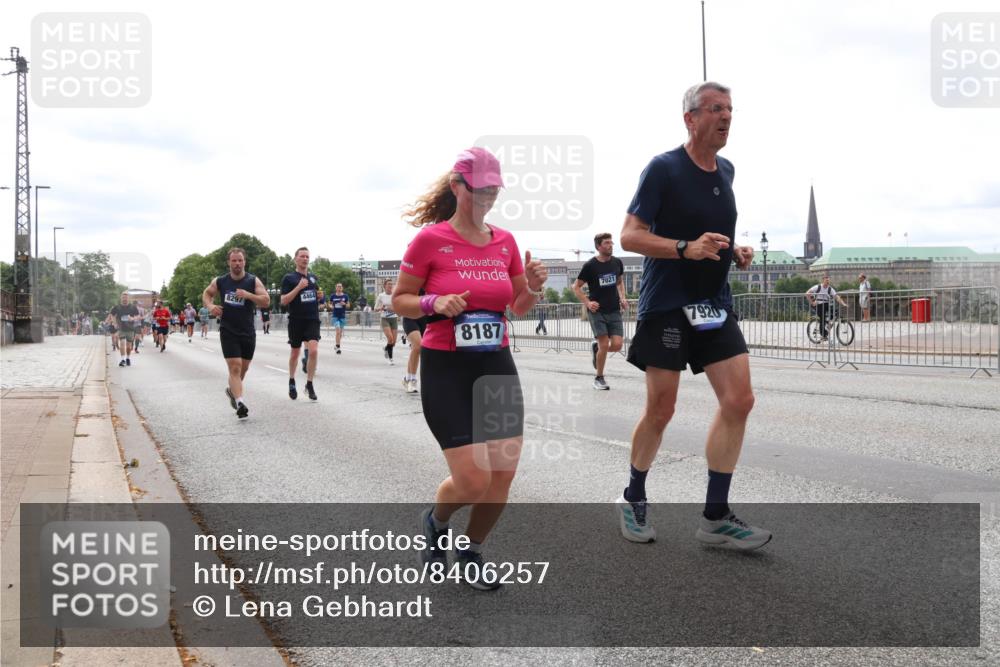29.06.2025 - hella hamburg halbmarathon Lena Gebhardt http://msf.ph/oto/8406257 29.06.2025 10:24:23 Lombardsbrücke 8297, 7021, 7021, 8187, 7920, 1005, 1009, 1064, 1352, 1389, 1395, 1444, 2132, 2280, 2477, 2944, 3013, 3053, 3113, 3132, 3185, 3285, 3421, 3579, 3786, 4111, 4162, 4221, 4464, 4597, 4684, 4719, 4993, 5039, 5138, 5258, 5260, 5661, 5829, 5830, 5954, 6261, 6478, 6524, 6526, 6570, 7013, 7426, 7528, 7920, 7975, 8141, 8167, 8187, 8297, 8502, 8717, 9063, 9217, 10907, 11306, 11347, 11415, 11651, 12070, 12210, 12303, 13111, 13113, 13380, 13573, 13638, 13711, 14143, 15975 meine-sportfotos.de