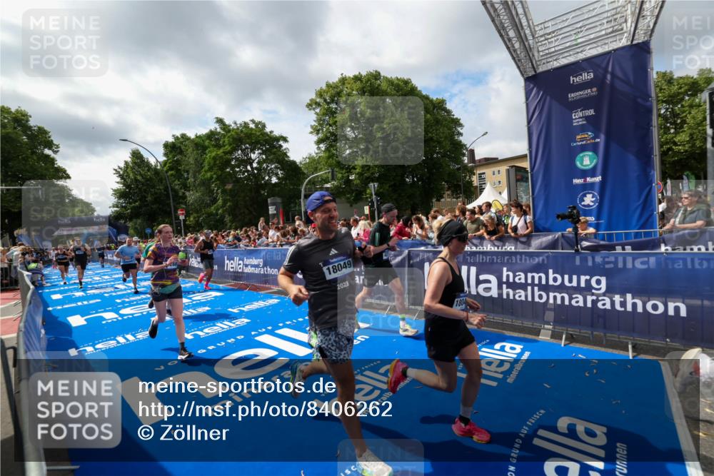 29.06.2025 - hella hamburg halbmarathon Zöllner http://msf.ph/oto/8406262 29.06.2025 10:41:12 Ziel 1136, 2568, 3332, 3618, 4205, 4380, 4871, 5709, 8122, 9358, 9659, 9815, 10375, 12895, 13268, 17100, 17620, 17834, 18045, 18049 meine-sportfotos.de