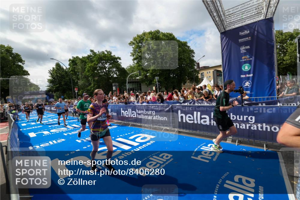 29.06.2025 - hella hamburg halbmarathon Zöllner http://msf.ph/oto/8406280 29.06.2025 10:41:13 Ziel 1136, 2568, 3332, 3618, 4205, 4380, 4871, 5709, 8122, 9659, 9815, 10375, 12895, 13268, 17834, 18045, 18049 meine-sportfotos.de