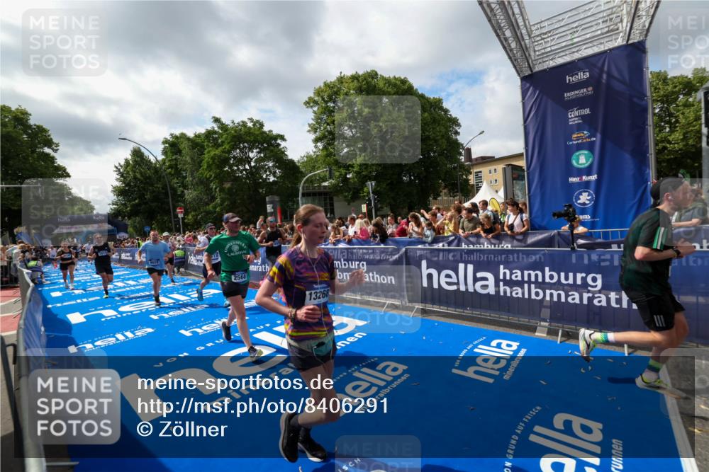29.06.2025 - hella hamburg halbmarathon Zöllner http://msf.ph/oto/8406291 29.06.2025 10:41:13 Ziel 1136, 2568, 3332, 3618, 4205, 4380, 4871, 5709, 8122, 9659, 9815, 10375, 12895, 13268, 17834, 18045, 18049 meine-sportfotos.de