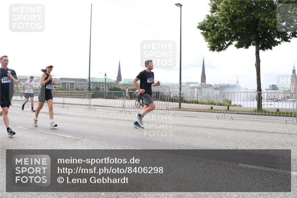 29.06.2025 - hella hamburg halbmarathon Lena Gebhardt http://msf.ph/oto/8406298 29.06.2025 10:24:24 Lombardsbrücke 4464, 7021, 12210, 1005, 1009, 1064, 1352, 1389, 1395, 1444, 2132, 2280, 2477, 2944, 3013, 3053, 3099, 3113, 3132, 3185, 3285, 3421, 3579, 3786, 4111, 4162, 4221, 4464, 4597, 4684, 4719, 4993, 5039, 5138, 5258, 5260, 5661, 5829, 5830, 5954, 6261, 6478, 6524, 6526, 6570, 7013, 7426, 7528, 7920, 7975, 8141, 8167, 8187, 8297, 8502, 8717, 9063, 9217, 10907, 11306, 11347, 11415, 11651, 12070, 12210, 12303, 13111, 13113, 13380, 13573, 13638, 13711, 14143, 15975 meine-sportfotos.de