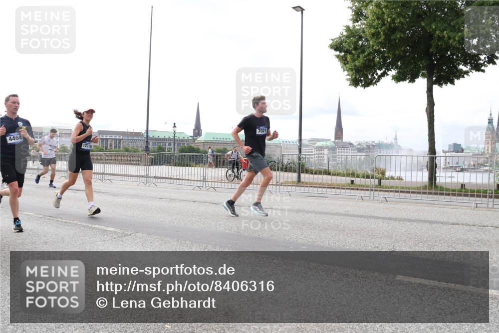 29.06.2025 - hella hamburg halbmarathon Lena Gebhardt http://msf.ph/oto/8406316 29.06.2025 10:24:24 Lombardsbrücke 4464, 122101, 7021, 1005, 1009, 1064, 1352, 1389, 1395, 1444, 2132, 2280, 2477, 2944, 3013, 3053, 3099, 3113, 3132, 3185, 3285, 3421, 3579, 3786, 4111, 4162, 4221, 4464, 4597, 4684, 4719, 4993, 5039, 5138, 5258, 5260, 5661, 5829, 5830, 5954, 6261, 6478, 6524, 6526, 6570, 7013, 7426, 7528, 7920, 7975, 8141, 8167, 8187, 8297, 8502, 8717, 9063, 9217, 10907, 11306, 11347, 11415, 11651, 12070, 12210, 12303, 13111, 13113, 13380, 13573, 13638, 13711, 14143, 15975 meine-sportfotos.de