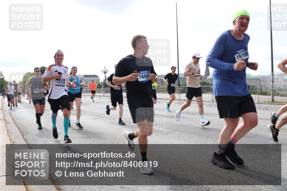 29.06.2025 - hella hamburg halbmarathon Lena Gebhardt http://msf.ph/oto/8406319 29.06.2025 10:16:40 Lombardsbrücke 9664, 13712, 357, 1609, 16100, 000, 1117, 1212, 1240, 1244, 1403, 1599, 1602, 1825, 2347, 2835, 2912, 3030, 3088, 3134, 3156, 3176, 3450, 3484, 3648, 3687, 4478, 4583, 4637, 5036, 5037, 5294, 6024, 6328, 6488, 6742, 6941, 6948, 7114, 7115, 7158, 7358, 7360, 7753, 7924, 8295, 8317, 8513, 8597, 8619, 8645, 8707, 8847, 8857, 9091, 9208, 9332, 9492, 9628, 9664, 9676, 9810, 9881, 10076, 10139, 10141, 10183, 10232, 11344, 11345 meine-sportfotos.de