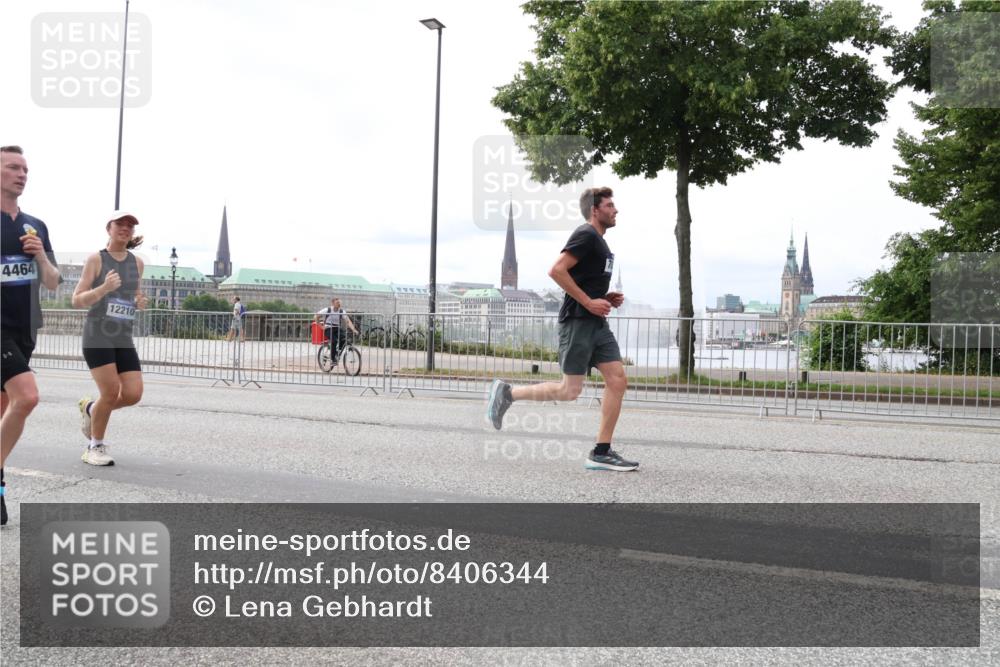 29.06.2025 - hella hamburg halbmarathon Lena Gebhardt http://msf.ph/oto/8406344 29.06.2025 10:24:25 Lombardsbrücke 4464, 12210, 1005, 1009, 1064, 1352, 1389, 1395, 1444, 2132, 2280, 2477, 2944, 3013, 3053, 3099, 3113, 3132, 3185, 3285, 3421, 3579, 3786, 4111, 4162, 4221, 4464, 4597, 4684, 4719, 4993, 5039, 5138, 5258, 5260, 5661, 5829, 5830, 5954, 6261, 6478, 6524, 6526, 6570, 7013, 7426, 7528, 7920, 7975, 8141, 8167, 8187, 8297, 8717, 9063, 10907, 11306, 11347, 11415, 11651, 12070, 12210, 12303, 13111, 13113, 13380, 13573, 13638, 13711, 14143, 15975 meine-sportfotos.de