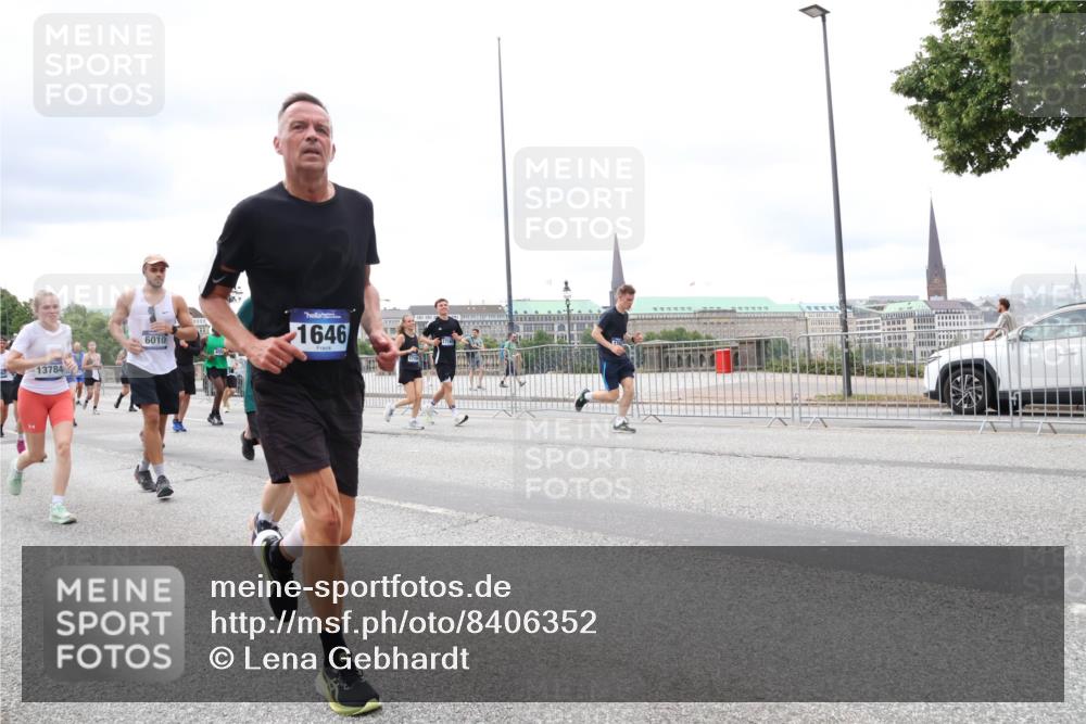 29.06.2025 - hella hamburg halbmarathon Lena Gebhardt http://msf.ph/oto/8406352 29.06.2025 10:58:45 Lombardsbrücke 13784, 6010, 550, 1646, 1326, 1365, 1380, 1514, 1646, 1845, 2057, 2449, 2621, 2649, 2929, 3231, 3373, 3416, 3540, 3565, 3868, 4042, 4043, 4225, 4294, 4577, 4648, 5159, 5655, 5732, 5988, 6010, 6167, 6330, 6341, 6554, 6588, 6633, 6638, 6702, 6927, 7095, 7096, 7443, 7617, 7664, 7870, 7933, 7957, 7967, 8489, 8545, 8547, 8592, 8631, 8701, 8752, 9123, 9221, 9225, 9239, 9563, 9636, 9889, 9960, 9982, 10498 meine-sportfotos.de