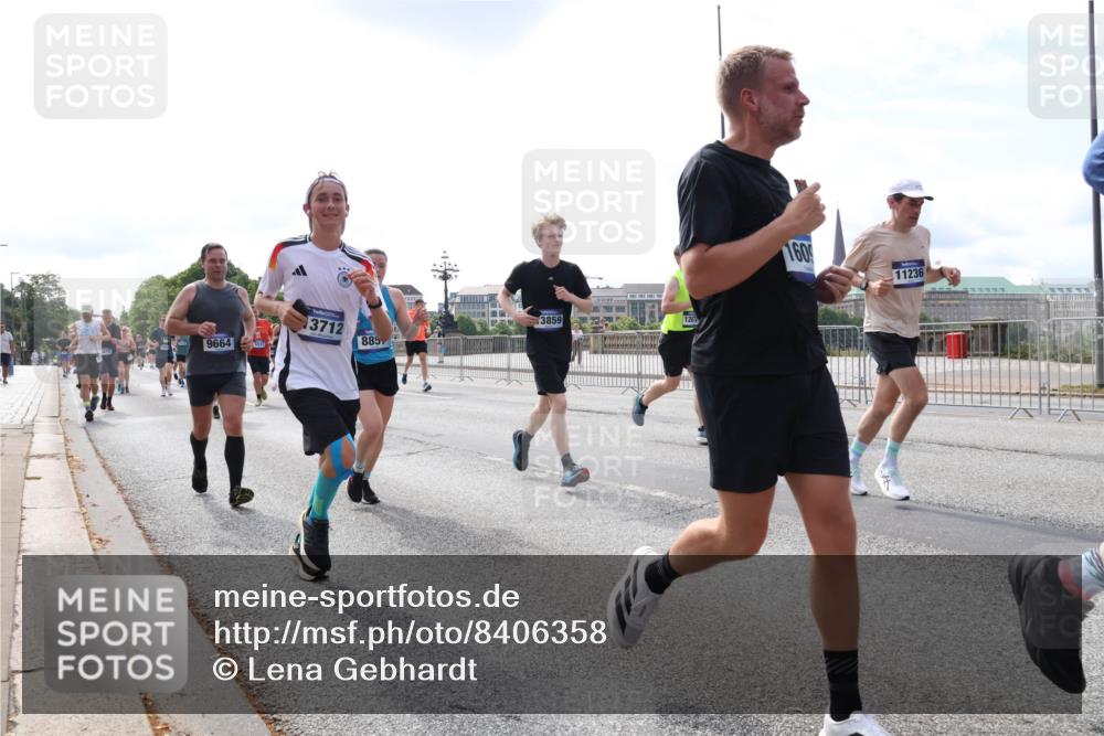 29.06.2025 - hella hamburg halbmarathon Lena Gebhardt http://msf.ph/oto/8406358 29.06.2025 10:16:41 Lombardsbrücke 3712, 3859, 9664, 885, 12872, 1609, 11236, 1117, 1212, 1240, 1244, 1403, 1599, 1602, 1825, 2347, 2835, 2912, 3030, 3088, 3134, 3156, 3176, 3450, 3484, 3648, 3687, 4478, 4583, 4637, 5036, 5037, 5294, 6024, 6328, 6488, 6742, 6941, 6948, 7114, 7115, 7158, 7358, 7360, 7753, 7924, 7928, 8295, 8317, 8513, 8597, 8619, 8645, 8707, 8847, 8857, 9091, 9208, 9332, 9492, 9628, 9664, 9676, 9810, 9881, 10076, 10139, 10141, 10183, 10232, 11344, 11345 meine-sportfotos.de