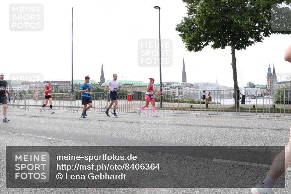 29.06.2025 - hella hamburg halbmarathon Lena Gebhardt http://msf.ph/oto/8406364 29.06.2025 10:50:28 Lombardsbrücke 580, 1259, 1828, 1930, 2047, 3184, 3203, 3647, 3680, 3701, 3710, 3805, 3838, 3897, 4090, 4168, 4642, 4695, 4961, 5119, 5131, 5751, 5997, 6680, 6830, 7133, 7161, 7505, 7677, 7721, 7722, 7755, 7938, 8254, 8299, 8833, 8834, 9096, 9168, 9605, 9933, 9940, 10060, 10286, 10437, 10617, 10744, 11030, 11426, 11696, 11716, 11760, 12079, 12392, 12393, 13127, 13128, 13381, 13744, 13846, 13887, 14102, 14144, 14505, 14591, 14940, 15017, 15230, 15416, 15626 meine-sportfotos.de