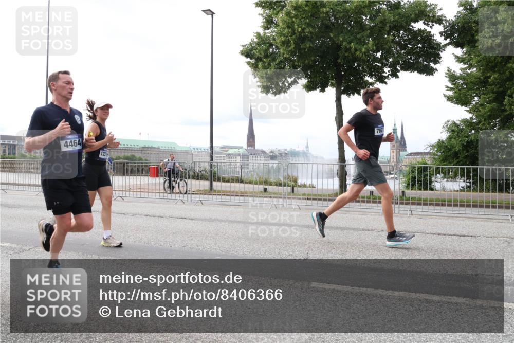 29.06.2025 - hella hamburg halbmarathon Lena Gebhardt http://msf.ph/oto/8406366 29.06.2025 10:24:25 Lombardsbrücke 4464, 122, 7021, 1005, 1009, 1064, 1352, 1389, 1395, 1444, 2132, 2280, 2477, 2944, 3013, 3053, 3099, 3113, 3132, 3185, 3285, 3421, 3579, 3786, 4111, 4162, 4221, 4464, 4597, 4684, 4719, 4993, 5039, 5138, 5258, 5260, 5661, 5829, 5830, 5954, 6261, 6478, 6524, 6526, 6570, 7013, 7426, 7528, 7920, 7975, 8141, 8167, 8187, 8297, 8717, 9063, 10907, 11306, 11347, 11415, 11651, 12070, 12210, 12303, 13111, 13113, 13380, 13573, 13638, 13711, 14143, 15975 meine-sportfotos.de