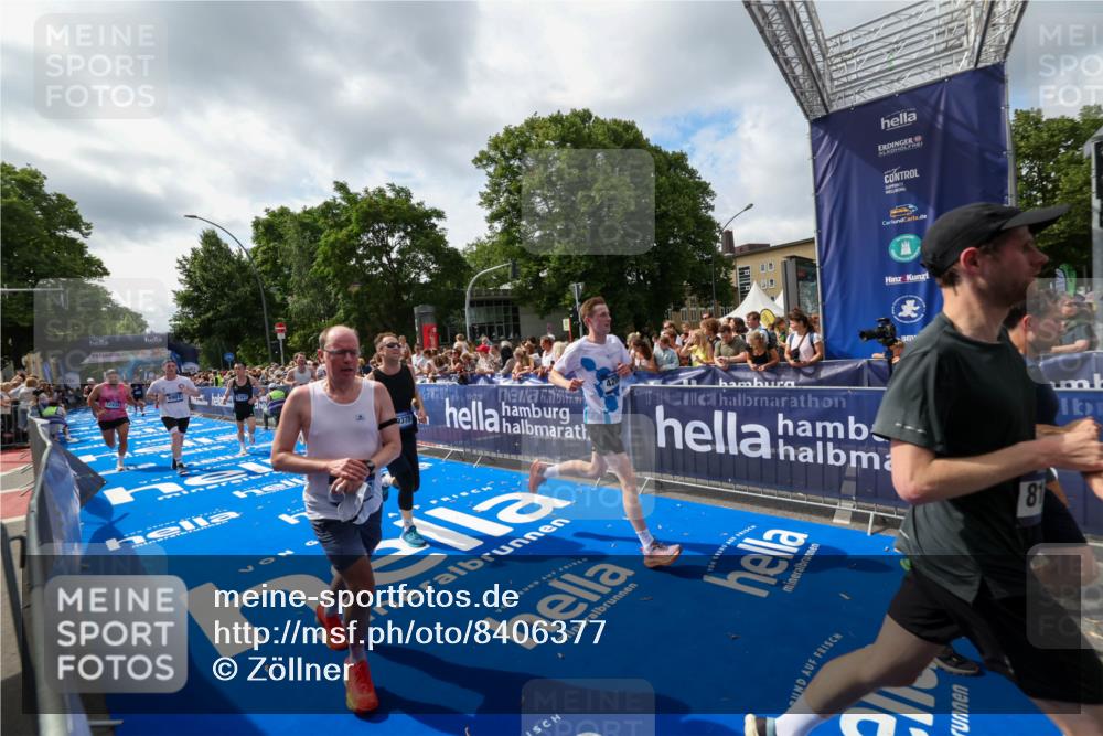 29.06.2025 - hella hamburg halbmarathon Zöllner http://msf.ph/oto/8406377 29.06.2025 10:41:20 Ziel 1570, 3332, 4205, 4303, 5387, 6901, 9711, 10375, 12434, 12895, 13876, 17834, 18764 meine-sportfotos.de