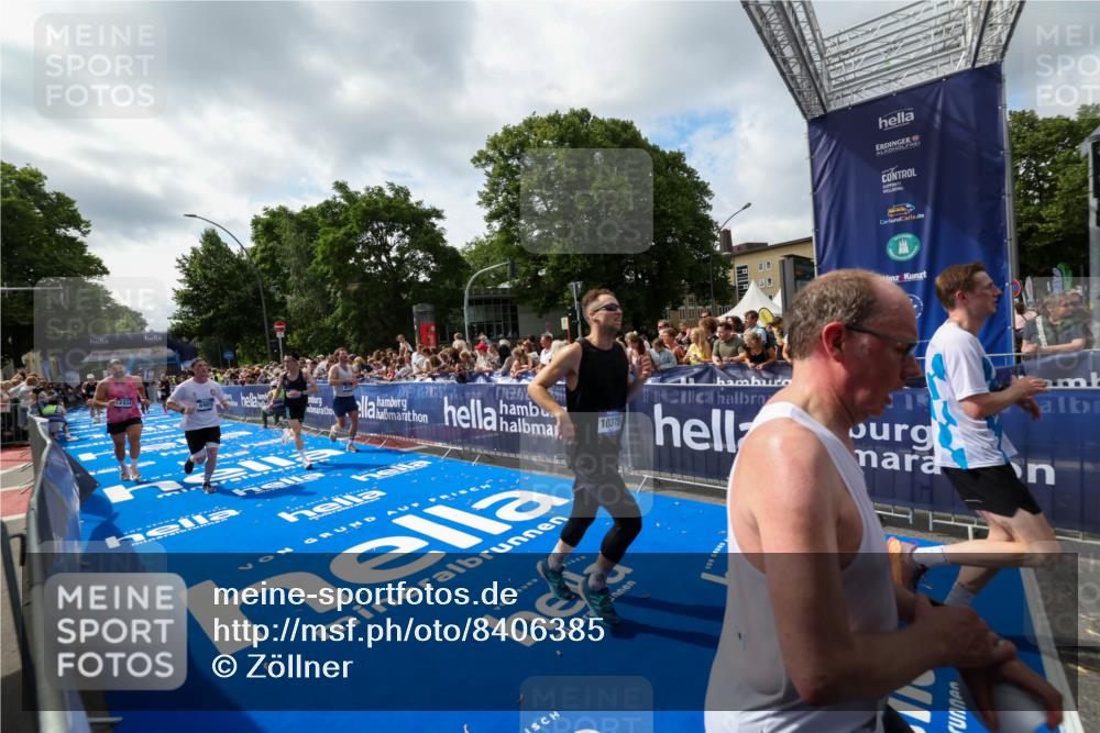 29.06.2025 - hella hamburg halbmarathon Zöllner http://msf.ph/oto/8406385 29.06.2025 10:41:21 Ziel 1570, 4205, 4303, 5387, 6771, 6901, 7432, 9711, 10375, 12434, 13876, 16816, 17834, 18764 meine-sportfotos.de