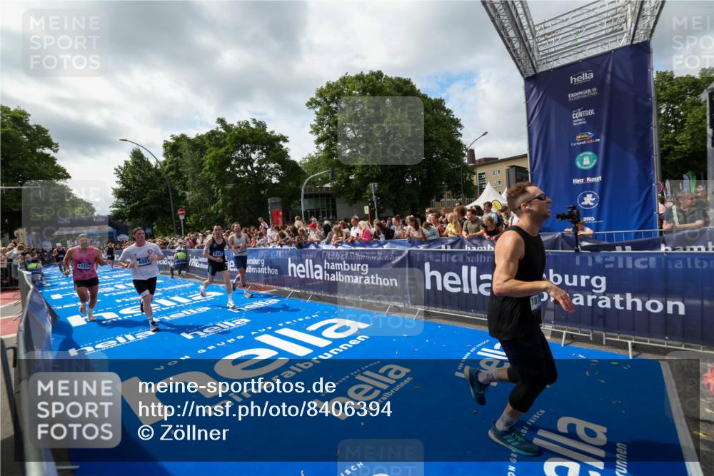 29.06.2025 - hella hamburg halbmarathon Zöllner http://msf.ph/oto/8406394 29.06.2025 10:41:21 Ziel 1570, 4205, 4303, 5387, 6771, 6901, 7432, 9711, 10375, 12434, 13876, 16816, 17834, 18764 meine-sportfotos.de