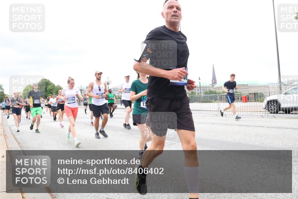 29.06.2025 - hella hamburg halbmarathon Lena Gebhardt http://msf.ph/oto/8406402 29.06.2025 10:58:46 Lombardsbrücke 13784, 1326, 1365, 1380, 1514, 1646, 1845, 2057, 2449, 2621, 2649, 2929, 3231, 3373, 3416, 3540, 3565, 3868, 3966, 4042, 4043, 4225, 4294, 4577, 4648, 5159, 5211, 5400, 5655, 5732, 5988, 6010, 6167, 6301, 6330, 6341, 6554, 6588, 6633, 6638, 6702, 6927, 7095, 7096, 7443, 7617, 7870, 7933, 7957, 7967, 8489, 8545, 8547, 8592, 8631, 8701, 8752, 9123, 9221, 9225, 9239, 9563, 9636, 9889, 9960, 9982, 10498 meine-sportfotos.de