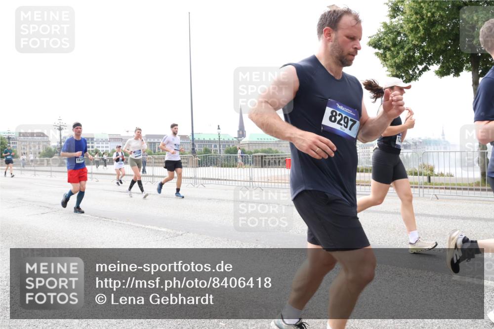29.06.2025 - hella hamburg halbmarathon Lena Gebhardt http://msf.ph/oto/8406418 29.06.2025 10:24:26 Lombardsbrücke 1634, 8297, 1005, 1009, 1064, 1352, 1389, 1395, 1444, 2132, 2280, 2477, 2944, 3013, 3053, 3099, 3113, 3132, 3185, 3285, 3421, 3579, 3786, 4111, 4162, 4221, 4464, 4597, 4684, 4719, 4993, 5039, 5138, 5258, 5260, 5829, 5830, 5954, 6261, 6478, 6524, 6526, 6570, 7013, 7426, 7528, 7920, 7975, 8141, 8167, 8187, 8297, 8717, 9063, 10907, 11306, 11347, 11415, 11651, 12070, 12210, 12303, 13111, 13113, 13380, 13573, 13638, 13711, 14143, 15975 meine-sportfotos.de