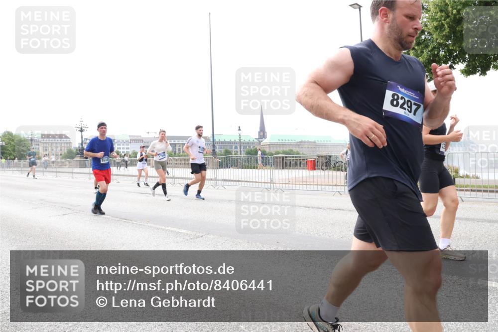 29.06.2025 - hella hamburg halbmarathon Lena Gebhardt http://msf.ph/oto/8406441 29.06.2025 10:24:26 Lombardsbrücke 16345, 8297, 1005, 1009, 1064, 1352, 1389, 1395, 1444, 2132, 2280, 2477, 2944, 3013, 3053, 3099, 3113, 3132, 3185, 3285, 3421, 3579, 3786, 4111, 4162, 4221, 4464, 4597, 4684, 4719, 4993, 5039, 5138, 5258, 5260, 5829, 5830, 5954, 6261, 6478, 6524, 6526, 6570, 7013, 7426, 7528, 7920, 7975, 8141, 8167, 8187, 8297, 8717, 9063, 10907, 11306, 11347, 11415, 11651, 12070, 12210, 12303, 13111, 13113, 13380, 13573, 13638, 13711, 14143, 15975 meine-sportfotos.de