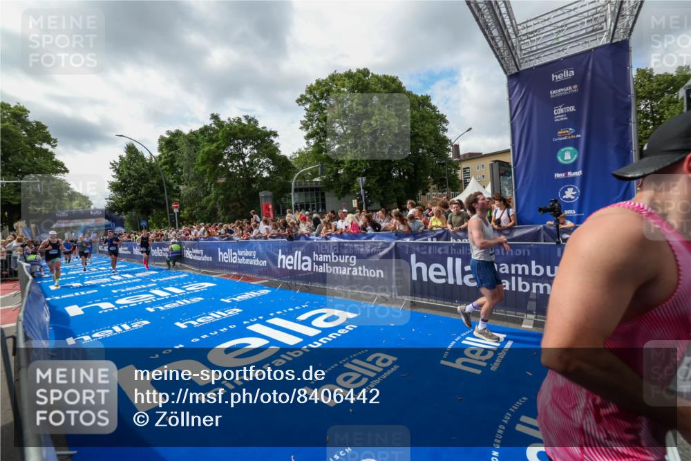 29.06.2025 - hella hamburg halbmarathon Zöllner http://msf.ph/oto/8406442 29.06.2025 10:41:23 Ziel 1570, 4303, 5387, 6771, 6901, 7432, 9711, 10783, 12434, 13876, 16816, 18509, 18764 meine-sportfotos.de