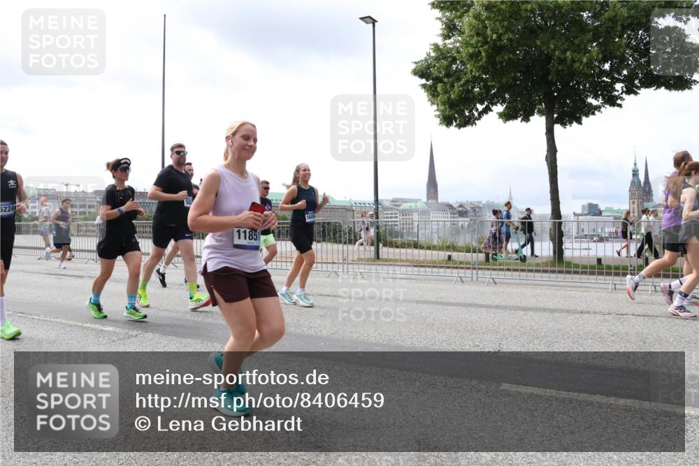 29.06.2025 - hella hamburg halbmarathon Lena Gebhardt http://msf.ph/oto/8406459 29.06.2025 10:41:20 Lombardsbrücke 5224, 508, 11851, 1314, 1317, 1536, 1542, 1623, 1731, 2153, 2229, 2258, 2805, 2858, 3344, 3532, 3533, 3623, 4234, 4412, 4415, 4530, 4610, 4638, 4774, 4775, 5086, 5225, 5549, 5688, 5689, 5928, 5942, 6088, 6098, 6250, 6474, 6793, 6842, 6894, 7022, 7023, 7661, 7821, 7829, 8293, 8385, 8586, 8751, 8769, 8848, 8878, 8992, 9009, 9237, 9962, 10181, 10269, 10348, 10407, 10483, 10644, 10835, 11011, 11053, 11166 meine-sportfotos.de
