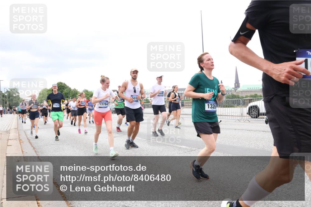 29.06.2025 - hella hamburg halbmarathon Lena Gebhardt http://msf.ph/oto/8406480 29.06.2025 10:58:46 Lombardsbrücke 501, 17874, 13784, 10026, 2449, 1326, 1326, 1365, 1380, 1514, 1646, 1845, 2057, 2449, 2621, 2649, 2929, 3231, 3373, 3416, 3540, 3565, 3868, 3966, 4042, 4043, 4225, 4294, 4577, 4648, 5159, 5211, 5400, 5655, 5732, 5988, 6010, 6167, 6301, 6330, 6341, 6554, 6588, 6633, 6638, 6702, 6927, 7095, 7096, 7443, 7617, 7870, 7933, 7957, 7967, 8489, 8545, 8547, 8592, 8631, 8701, 8752, 9123, 9221, 9225, 9239, 9563, 9636, 9889, 9960, 9982, 10498 meine-sportfotos.de