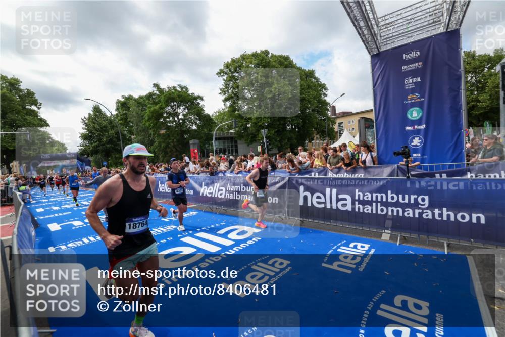 29.06.2025 - hella hamburg halbmarathon Zöllner http://msf.ph/oto/8406481 29.06.2025 10:41:26 Ziel 1570, 2797, 3204, 4303, 6771, 7432, 7774, 7796, 10783, 13876, 14555, 16816, 18412, 18509, 18573, 18764 meine-sportfotos.de