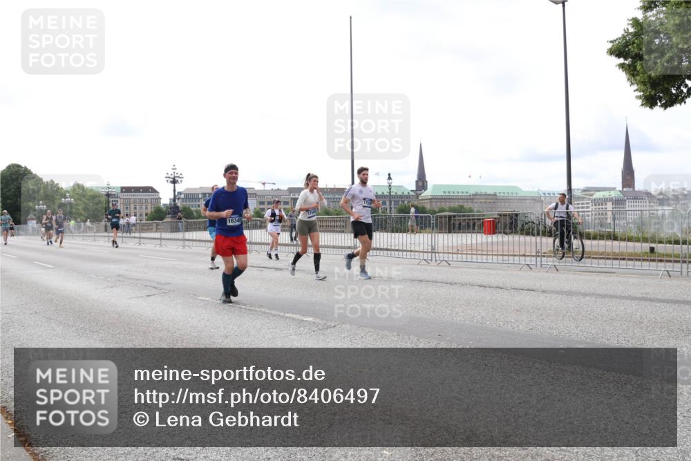 29.06.2025 - hella hamburg halbmarathon Lena Gebhardt http://msf.ph/oto/8406497 29.06.2025 10:24:26 Lombardsbrücke 16345, 17560, 1005, 1009, 1064, 1352, 1389, 1395, 1444, 2132, 2280, 2477, 2944, 3013, 3053, 3099, 3113, 3132, 3185, 3285, 3421, 3579, 3786, 4111, 4162, 4221, 4464, 4597, 4684, 4719, 4993, 5039, 5138, 5258, 5260, 5829, 5830, 5954, 6261, 6478, 6524, 6526, 6570, 7013, 7426, 7528, 7920, 7975, 8141, 8167, 8187, 8297, 8717, 9063, 10907, 11306, 11347, 11415, 11651, 12070, 12210, 12303, 13111, 13113, 13380, 13573, 13638, 13711, 14143, 15975 meine-sportfotos.de