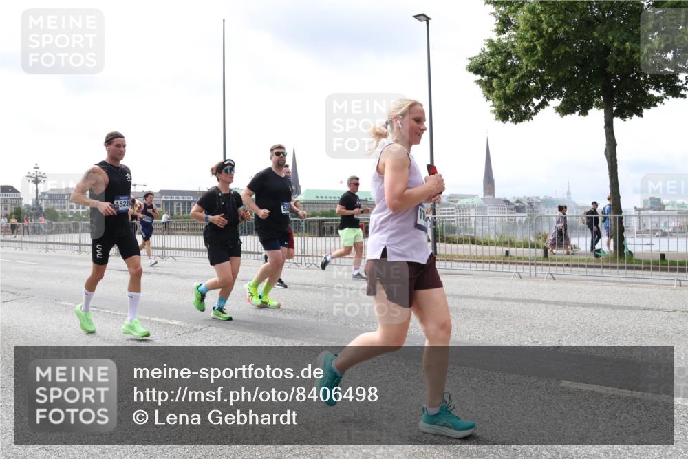 29.06.2025 - hella hamburg halbmarathon Lena Gebhardt http://msf.ph/oto/8406498 29.06.2025 10:41:20 Lombardsbrücke 1314, 1317, 1536, 1542, 1623, 1731, 2153, 2229, 2258, 2805, 2858, 3344, 3532, 3533, 3623, 4234, 4412, 4415, 4530, 4610, 4638, 4774, 4775, 5086, 5225, 5549, 5688, 5689, 5928, 5942, 6088, 6098, 6250, 6474, 6793, 6842, 6894, 7022, 7023, 7661, 7821, 7829, 8293, 8385, 8586, 8751, 8769, 8848, 8878, 8992, 9009, 9237, 9962, 10181, 10269, 10348, 10407, 10483, 10644, 10835, 11011, 11053, 11166 meine-sportfotos.de