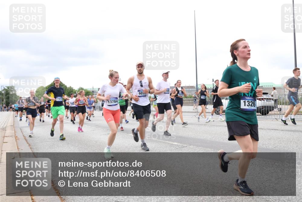 29.06.2025 - hella hamburg halbmarathon Lena Gebhardt http://msf.ph/oto/8406508 29.06.2025 10:58:46 Lombardsbrücke 17874, 10026, 6927, 13784, 601, 79337, 1326, 1326, 1365, 1380, 1514, 1646, 1845, 2057, 2449, 2621, 2649, 2929, 3231, 3373, 3416, 3540, 3565, 3868, 3966, 4042, 4043, 4225, 4294, 4577, 4648, 5159, 5211, 5400, 5655, 5732, 5988, 6010, 6167, 6301, 6330, 6341, 6554, 6588, 6633, 6638, 6702, 6927, 7095, 7096, 7443, 7617, 7870, 7933, 7957, 7967, 8489, 8545, 8547, 8592, 8631, 8701, 8752, 9123, 9221, 9225, 9239, 9563, 9636, 9889, 9960, 9982, 10498 meine-sportfotos.de