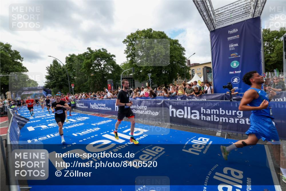 29.06.2025 - hella hamburg halbmarathon Zöllner http://msf.ph/oto/8406520 29.06.2025 10:41:30 Ziel 2579, 2797, 3204, 4893, 5987, 6771, 7432, 7774, 7796, 10783, 12588, 14555, 16816, 17159, 17882, 18412, 18509, 18573 meine-sportfotos.de