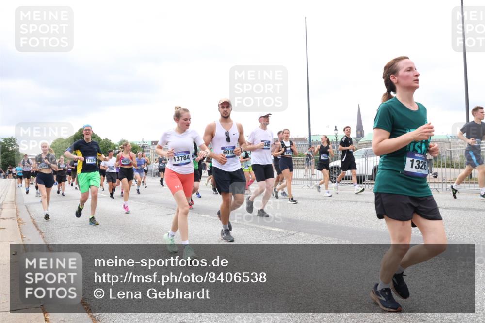 29.06.2025 - hella hamburg halbmarathon Lena Gebhardt http://msf.ph/oto/8406538 29.06.2025 10:58:46 Lombardsbrücke 10026, 17874, 6927, 13784, 601, 449, 7933, 17164, 1326, 1326, 1365, 1380, 1514, 1646, 1845, 2057, 2449, 2621, 2649, 2929, 3231, 3373, 3416, 3540, 3565, 3868, 3966, 4042, 4043, 4225, 4294, 4577, 4648, 5159, 5211, 5400, 5655, 5732, 5988, 6010, 6167, 6301, 6330, 6341, 6554, 6588, 6633, 6638, 6702, 6927, 7095, 7096, 7443, 7617, 7870, 7933, 7957, 7967, 8489, 8545, 8547, 8592, 8631, 8701, 8752, 9123, 9221, 9225, 9239, 9563, 9636, 9889, 9960, 9982, 10498 meine-sportfotos.de