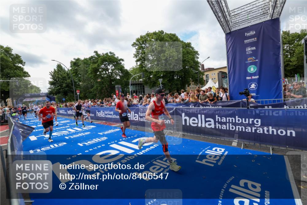 29.06.2025 - hella hamburg halbmarathon Zöllner http://msf.ph/oto/8406547 29.06.2025 10:41:31 Ziel 2579, 2797, 3204, 4893, 5987, 7774, 7796, 8358, 10783, 12588, 13457, 14555, 17159, 17882, 18412, 18509, 18573 meine-sportfotos.de