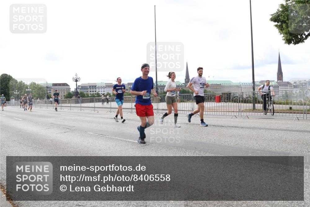 29.06.2025 - hella hamburg halbmarathon Lena Gebhardt http://msf.ph/oto/8406558 29.06.2025 10:24:27 Lombardsbrücke 13572, 1755, 16345, 1756, 1005, 1009, 1064, 1352, 1389, 1395, 1444, 2132, 2280, 2477, 2944, 3013, 3053, 3099, 3113, 3132, 3185, 3285, 3421, 3579, 3786, 4111, 4162, 4221, 4464, 4597, 4684, 4719, 4993, 5039, 5138, 5258, 5260, 5829, 5830, 5954, 6261, 6478, 6524, 6526, 6570, 7013, 7426, 7528, 7920, 7975, 8167, 8187, 8297, 9063, 10907, 11306, 11347, 11651, 11816, 11817, 12070, 12210, 12303, 13111, 13113, 13380, 13573, 13638, 13711, 14143, 15975 meine-sportfotos.de