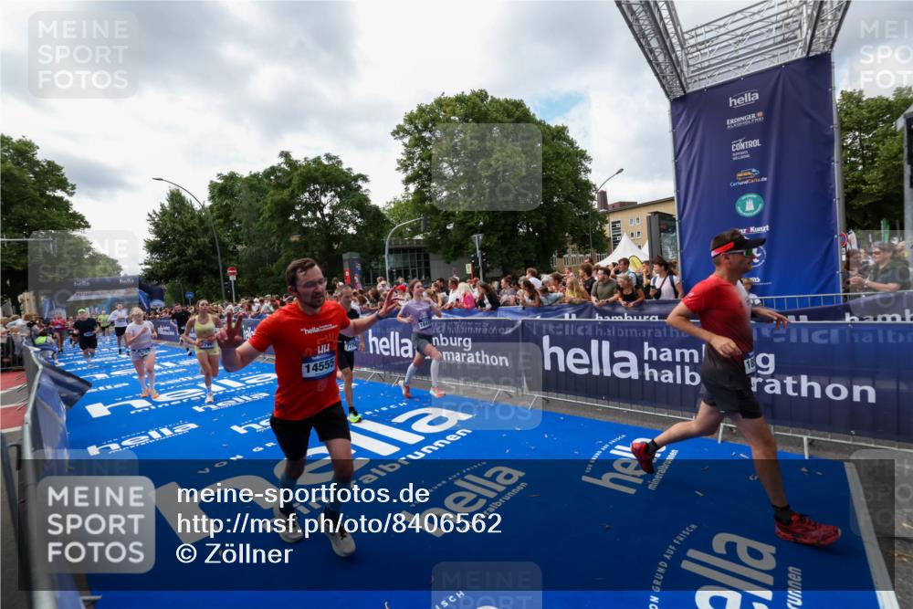 29.06.2025 - hella hamburg halbmarathon Zöllner http://msf.ph/oto/8406562 29.06.2025 10:41:32 Ziel 2579, 2797, 3204, 4893, 5987, 7774, 7796, 8358, 10894, 12588, 13457, 14275, 14555, 17159, 17882, 18412, 18442, 18509, 18573 meine-sportfotos.de
