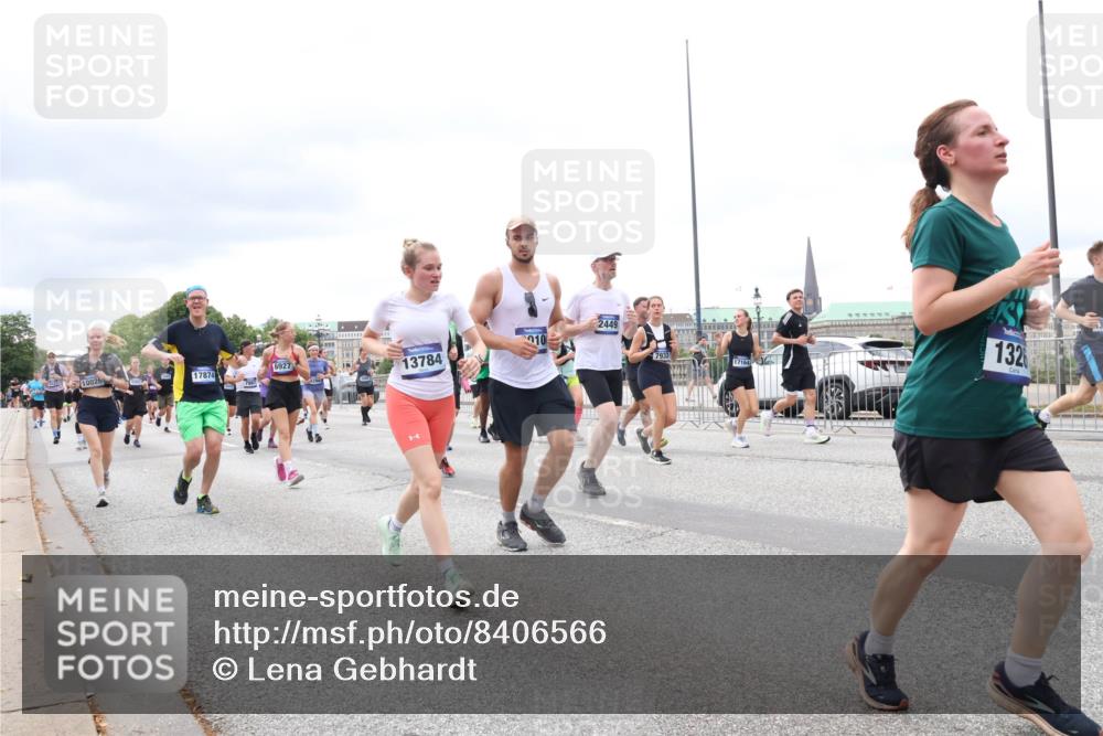 29.06.2025 - hella hamburg halbmarathon Lena Gebhardt http://msf.ph/oto/8406566 29.06.2025 10:58:46 Lombardsbrücke 10026, 2449, 10, 6927, 13784, 17874, 7933, 17164, 132, 1326, 1365, 1380, 1514, 1646, 1845, 2057, 2449, 2621, 2649, 2929, 3231, 3373, 3416, 3540, 3565, 3868, 3966, 4042, 4043, 4225, 4294, 4577, 4648, 5159, 5211, 5400, 5655, 5732, 5988, 6010, 6167, 6301, 6330, 6341, 6554, 6588, 6633, 6638, 6702, 6927, 7095, 7096, 7443, 7617, 7870, 7933, 7957, 7967, 8489, 8545, 8547, 8592, 8631, 8701, 8752, 9123, 9221, 9225, 9239, 9563, 9636, 9889, 9960, 9982, 10498 meine-sportfotos.de