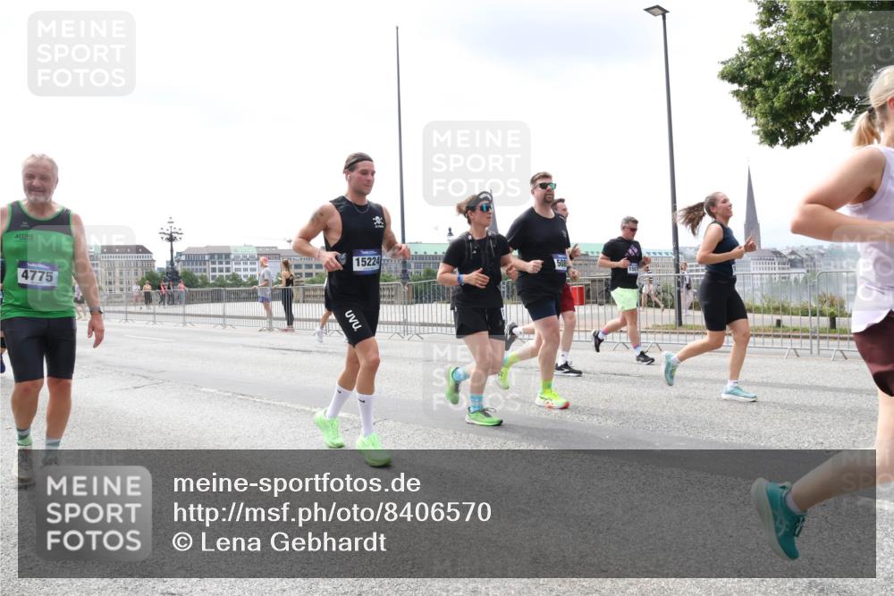 29.06.2025 - hella hamburg halbmarathon Lena Gebhardt http://msf.ph/oto/8406570 29.06.2025 10:41:21 Lombardsbrücke 4775, 15224, 1314, 1317, 1509, 1536, 1542, 1623, 1731, 2153, 2229, 2258, 2805, 3344, 3532, 3533, 3623, 4234, 4412, 4415, 4610, 4638, 4774, 4775, 5086, 5225, 5549, 5688, 5689, 5928, 5942, 6088, 6098, 6250, 6474, 6793, 6842, 6894, 7022, 7023, 7661, 7821, 7829, 8162, 8163, 8293, 8385, 8586, 8751, 8769, 8848, 8878, 8992, 9009, 9237, 9962, 10181, 10269, 10348, 10407, 10483, 10644, 10835, 11011, 11053, 11166 meine-sportfotos.de