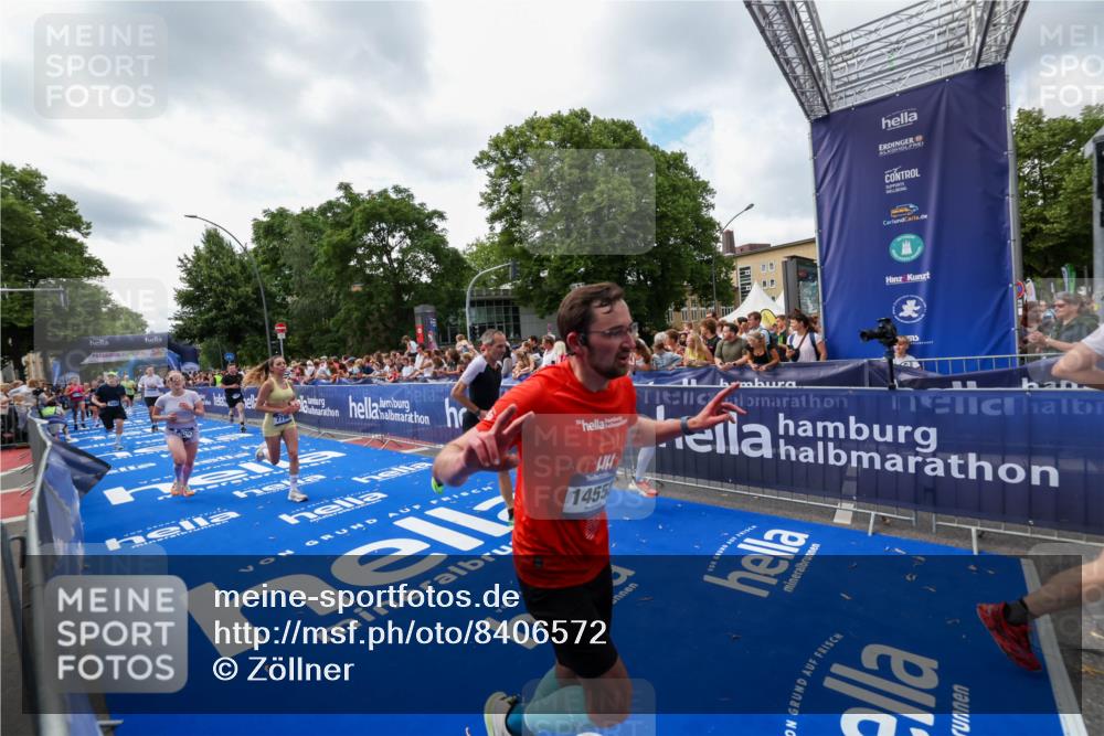 29.06.2025 - hella hamburg halbmarathon Zöllner http://msf.ph/oto/8406572 29.06.2025 10:41:33 Ziel 2579, 2797, 3204, 4893, 5987, 7774, 7796, 8358, 10894, 12588, 13457, 14275, 14555, 17159, 17882, 18412, 18442, 18491, 18573 meine-sportfotos.de