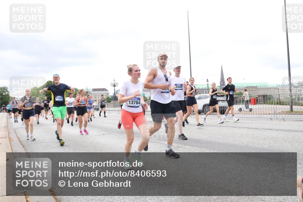29.06.2025 - hella hamburg halbmarathon Lena Gebhardt http://msf.ph/oto/8406593 29.06.2025 10:58:47 Lombardsbrücke 17874, 10026, 796, 6927, 13784, 2449, 1326, 1365, 1380, 1514, 1646, 1845, 2057, 2449, 2621, 2649, 2929, 3231, 3373, 3416, 3540, 3565, 3868, 3966, 4042, 4043, 4225, 4294, 4312, 4577, 4648, 5016, 5159, 5211, 5400, 5655, 5732, 5988, 6010, 6167, 6301, 6330, 6341, 6554, 6588, 6633, 6638, 6702, 6927, 7095, 7096, 7443, 7870, 7933, 7957, 7967, 8489, 8545, 8547, 8592, 8631, 8701, 8752, 9123, 9221, 9225, 9239, 9563, 9889, 9960, 9982, 10498 meine-sportfotos.de