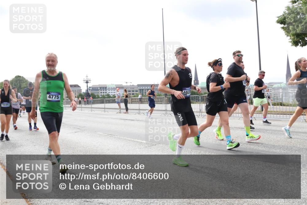 29.06.2025 - hella hamburg halbmarathon Lena Gebhardt http://msf.ph/oto/8406600 29.06.2025 10:41:21 Lombardsbrücke 5225, 8751, 4775, 522, 1314, 1317, 1509, 1536, 1542, 1623, 1731, 2153, 2229, 2258, 2805, 3344, 3532, 3533, 3623, 4234, 4412, 4415, 4610, 4638, 4774, 4775, 5086, 5225, 5549, 5688, 5689, 5928, 5942, 6088, 6098, 6250, 6474, 6793, 6842, 6894, 7022, 7023, 7661, 7821, 7829, 8162, 8163, 8293, 8385, 8586, 8751, 8769, 8848, 8878, 8992, 9009, 9237, 9962, 10181, 10269, 10348, 10407, 10483, 10644, 10835, 11011, 11053, 11166 meine-sportfotos.de