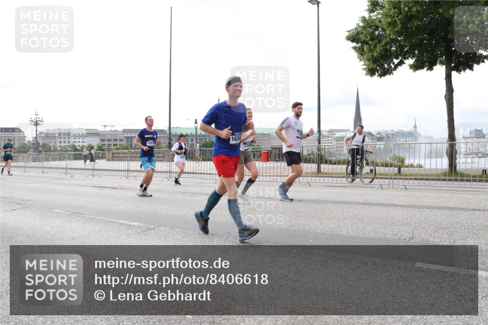 29.06.2025 - hella hamburg halbmarathon Lena Gebhardt http://msf.ph/oto/8406618 29.06.2025 10:24:27 Lombardsbrücke 13573, 1634, 1756, 1005, 1009, 1064, 1352, 1389, 1395, 1444, 2132, 2280, 2477, 2944, 3013, 3053, 3099, 3113, 3132, 3185, 3285, 3421, 3579, 3786, 4111, 4162, 4221, 4464, 4597, 4684, 4719, 4993, 5039, 5138, 5258, 5260, 5829, 5830, 5954, 6261, 6478, 6524, 6526, 6570, 7013, 7426, 7528, 7920, 7975, 8167, 8187, 8297, 9063, 10907, 11306, 11347, 11651, 11816, 11817, 12070, 12210, 12303, 13111, 13113, 13380, 13573, 13638, 13711, 14143, 15975 meine-sportfotos.de