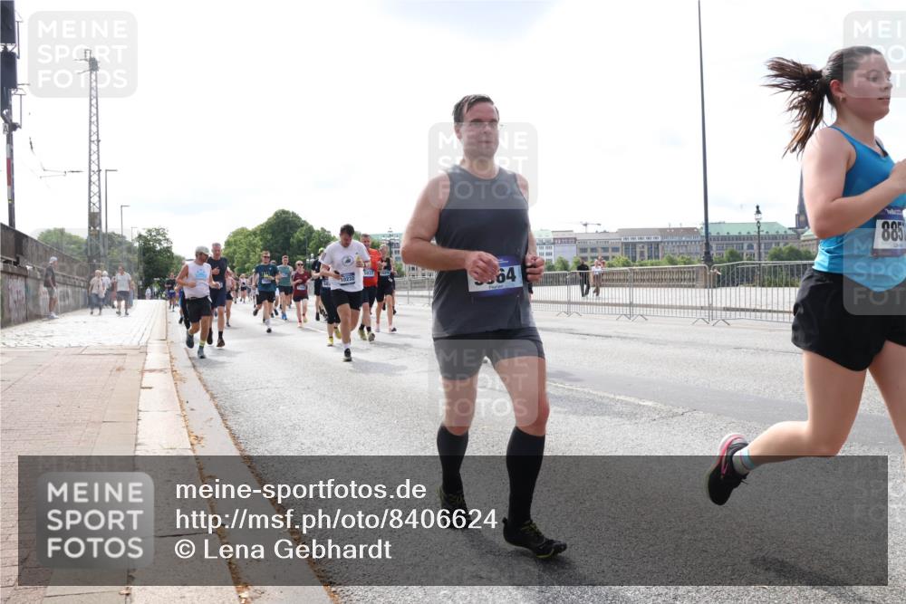 29.06.2025 - hella hamburg halbmarathon Lena Gebhardt http://msf.ph/oto/8406624 29.06.2025 10:16:42 Lombardsbrücke 10232, 5037, 1685, 64, 885, 1117, 1212, 1240, 1244, 1403, 1599, 1602, 1825, 2347, 2912, 3030, 3088, 3134, 3156, 3176, 3450, 3484, 3648, 3687, 4478, 4583, 4637, 5036, 5037, 5294, 6024, 6328, 6488, 6742, 6941, 6948, 7114, 7115, 7158, 7358, 7360, 7753, 7924, 7928, 8295, 8317, 8513, 8597, 8619, 8645, 8707, 8847, 8857, 9091, 9208, 9332, 9492, 9628, 9664, 9676, 9810, 9881, 10076, 10139, 10141, 10183, 10232, 11344, 11345 meine-sportfotos.de