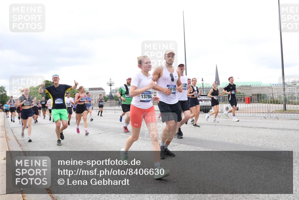 29.06.2025 - hella hamburg halbmarathon Lena Gebhardt http://msf.ph/oto/8406630 29.06.2025 10:58:47 Lombardsbrücke 17874, 10026, 7967, 6927, 859, 13784, 5010, 149, 1326, 1365, 1380, 1514, 1646, 1845, 2057, 2449, 2621, 2649, 2929, 3231, 3373, 3416, 3540, 3565, 3868, 3966, 4042, 4043, 4225, 4294, 4312, 4577, 4648, 5016, 5159, 5211, 5400, 5655, 5732, 5988, 6010, 6167, 6301, 6330, 6341, 6554, 6588, 6633, 6638, 6702, 6927, 7095, 7096, 7443, 7870, 7933, 7957, 7967, 8489, 8545, 8547, 8592, 8631, 8701, 8752, 9123, 9221, 9225, 9239, 9563, 9889, 9960, 9982, 10498 meine-sportfotos.de