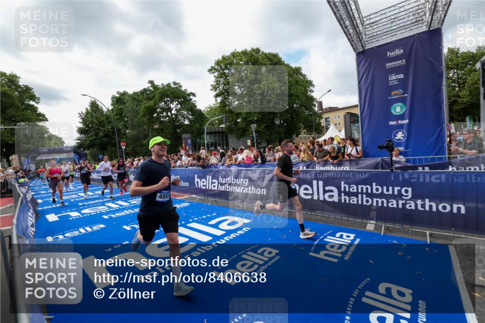 29.06.2025 - hella hamburg halbmarathon Zöllner http://msf.ph/oto/8406638 29.06.2025 10:41:36 Ziel 2579, 4893, 5987, 8358, 9885, 10894, 12588, 13457, 13714, 14275, 16084, 17159, 17882, 18442, 18491 meine-sportfotos.de