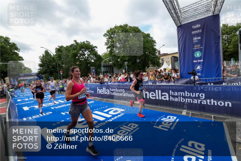 29.06.2025 - hella hamburg halbmarathon Zöllner http://msf.ph/oto/8406666 29.06.2025 10:41:38 Ziel 2579, 5987, 8358, 9885, 10894, 12588, 13457, 13714, 14275, 16084, 17159, 18442, 18491 meine-sportfotos.de