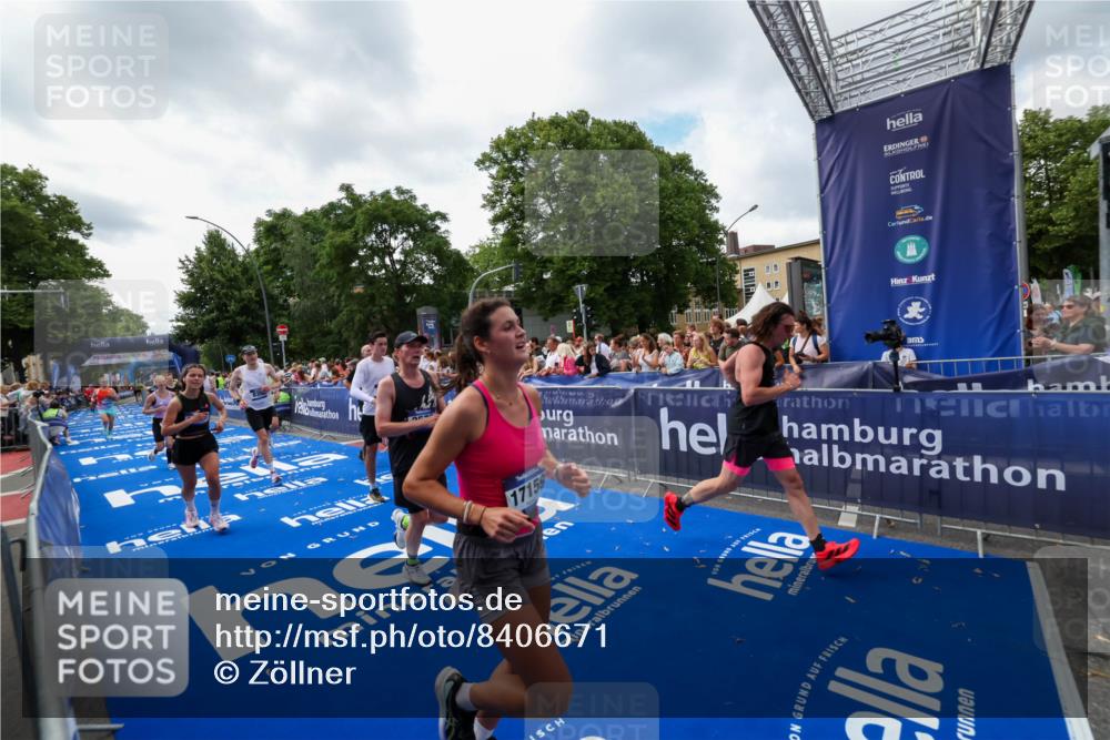 29.06.2025 - hella hamburg halbmarathon Zöllner http://msf.ph/oto/8406671 29.06.2025 10:41:38 Ziel 2579, 5987, 8358, 9885, 10894, 12588, 13457, 13714, 14275, 16084, 17159, 18442, 18491 meine-sportfotos.de