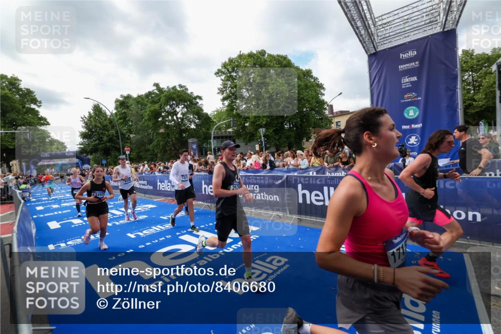 29.06.2025 - hella hamburg halbmarathon Zöllner http://msf.ph/oto/8406680 29.06.2025 10:41:38 Ziel 2579, 5987, 8358, 9885, 10894, 12588, 13457, 13714, 14275, 16084, 17159, 18442, 18491 meine-sportfotos.de