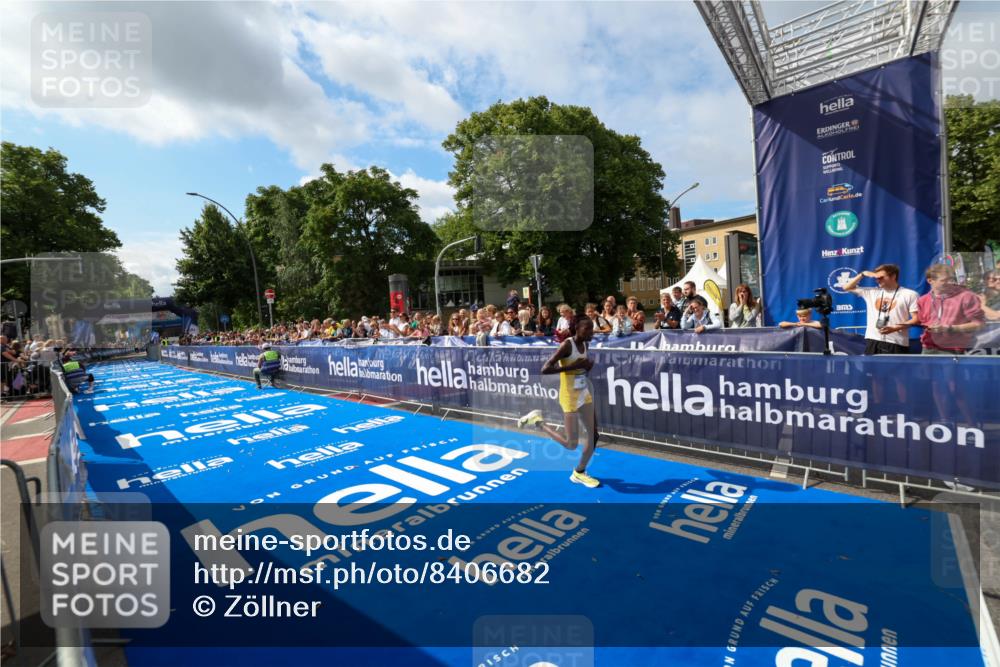 29.06.2025 - hella hamburg halbmarathon Zöllner http://msf.ph/oto/8406682 29.06.2025 10:11:13 Ziel 46 meine-sportfotos.de