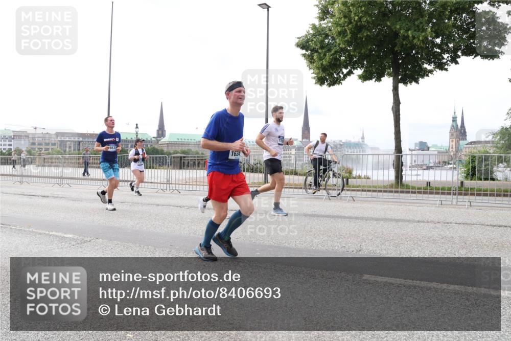 29.06.2025 - hella hamburg halbmarathon Lena Gebhardt http://msf.ph/oto/8406693 29.06.2025 10:24:28 Lombardsbrücke 3573, 1634, 1005, 1009, 1064, 1352, 1389, 1395, 2132, 2280, 2477, 2944, 3013, 3053, 3099, 3113, 3132, 3185, 3285, 3421, 3579, 3786, 4111, 4162, 4221, 4464, 4597, 4684, 4719, 4993, 5039, 5138, 5258, 5260, 5829, 5830, 5954, 6261, 6478, 6524, 6526, 6570, 7013, 7426, 7528, 7920, 7975, 8167, 8187, 8297, 9063, 10907, 11306, 11347, 11651, 11816, 11817, 12070, 12210, 12303, 13111, 13113, 13380, 13573, 13638, 13711, 14143, 15975 meine-sportfotos.de
