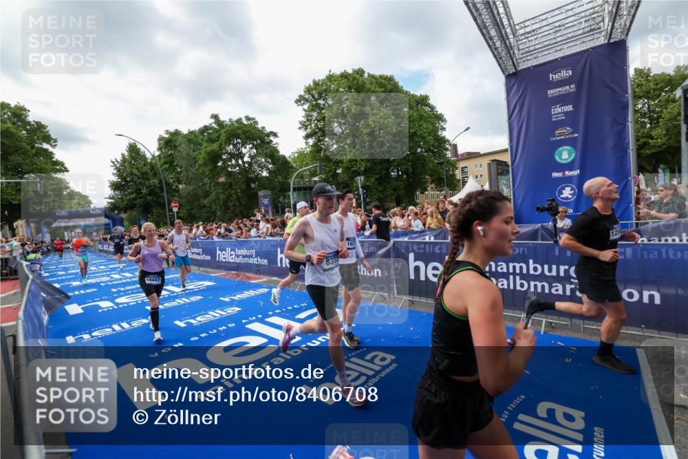 29.06.2025 - hella hamburg halbmarathon Zöllner http://msf.ph/oto/8406708 29.06.2025 10:41:39 Ziel 2579, 8358, 9640, 9885, 10894, 12588, 13457, 13714, 14275, 16084, 18442, 18491 meine-sportfotos.de